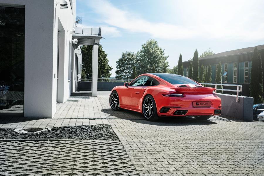  Porsche 911 Turbo S by TechArt (991) 2016 года  (фото 18 из 24)